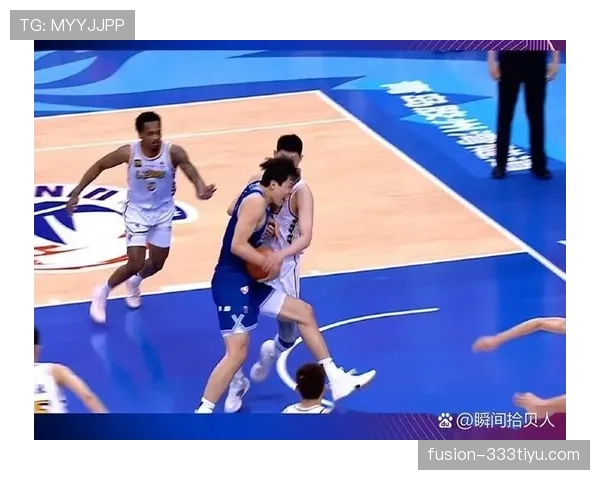 打手犯规是什么意思？篮球规则中如何判定打手犯规